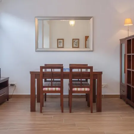 Appartement Av Menendez Valdes 3 *