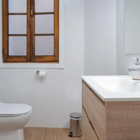 Av Menendez Valdes 3 Appartement