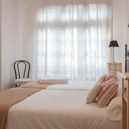 Av Menendez Valdes 3 Appartement